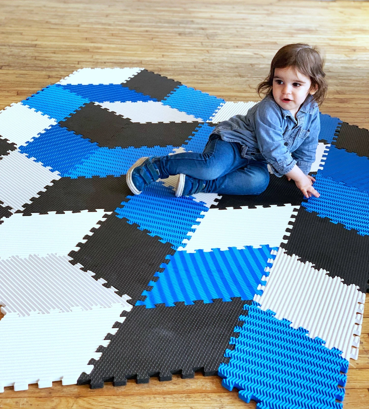 Tadpoles 36 Piece Rhombus Foam Play Mat Set, Blue/White/Grey 6 Tadpoles 36 Piece Rhombus Foam Play Mat Set, Blue/White/Grey - Image 4