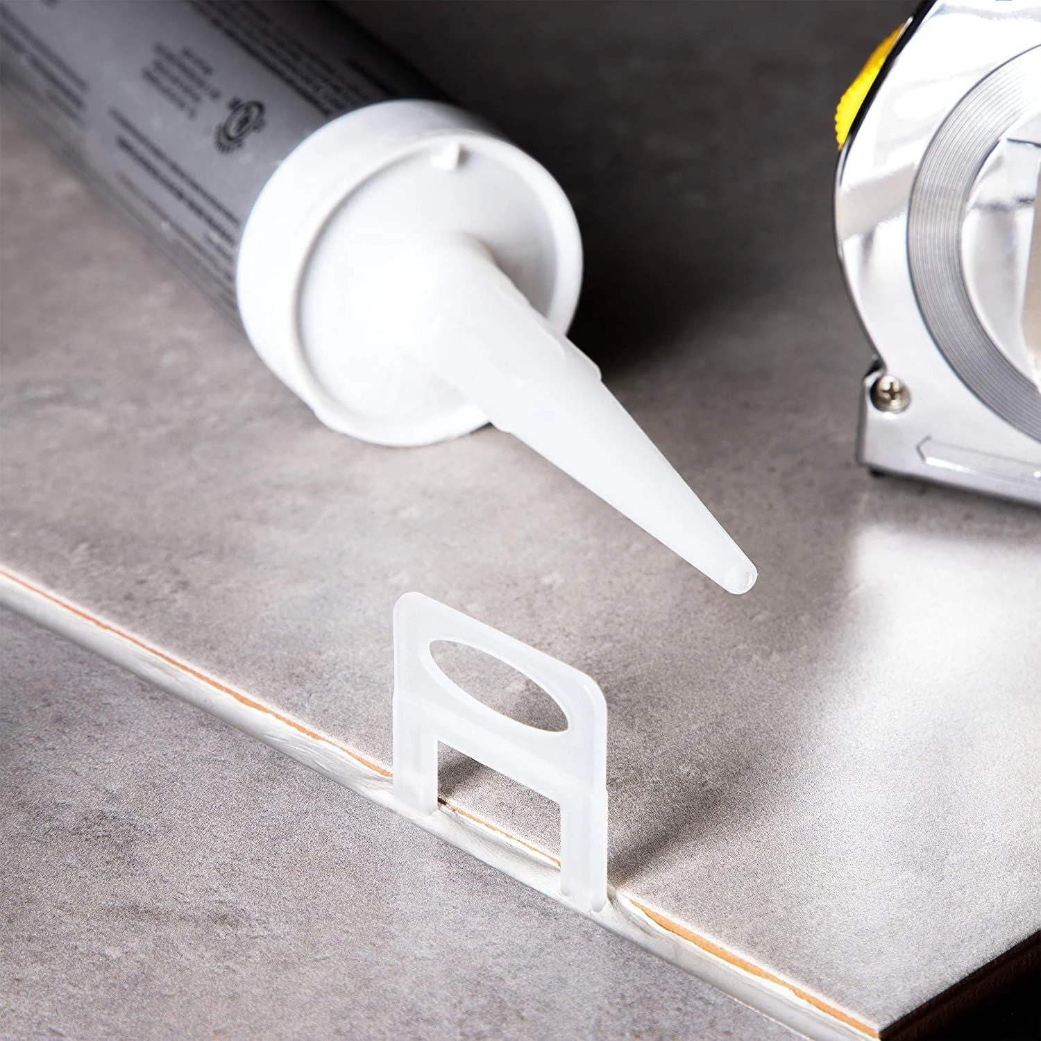 Juvale 400 Pack Tile Leveling Clips Reusable Plastic Leveling Spacer Clips (White, 1/32 Inch) 6 Juvale 400 Pack Tile Leveling Clips Reusable Plastic Leveling Spacer Clips (White, 1/32 Inch) - Image 4